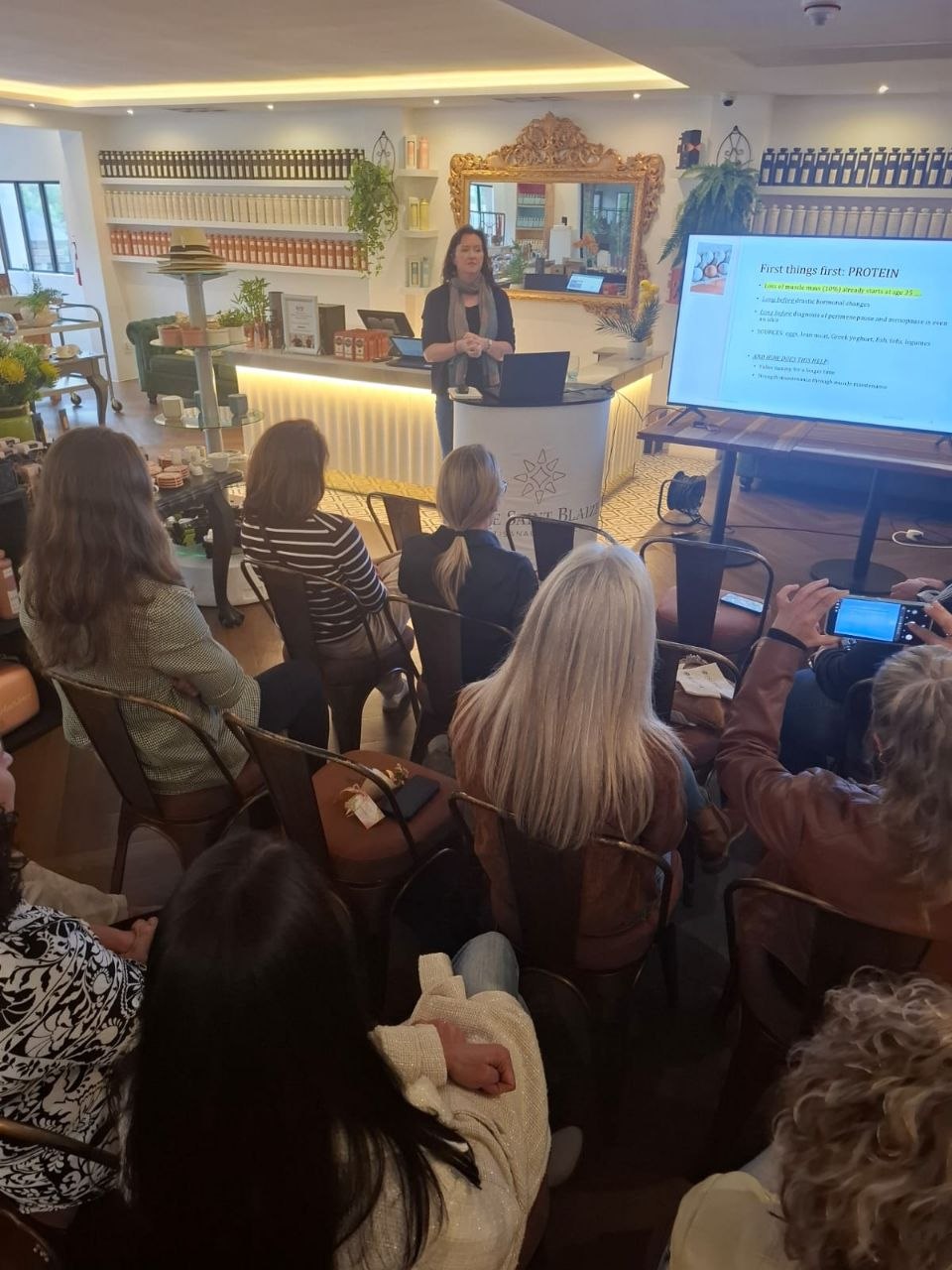 Dr Lizelle presenting at The Pause in Menopause Workshop